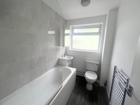 2 bedroom Flat to let in Market Place, Whitwick, LE67