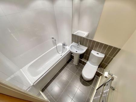 2 bedroom Flat to let in Station Road, Ashby-De-La-Zouch, LE65