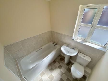 4 bedroom Terraced House to let in Ashby Road, Coalville, LE67