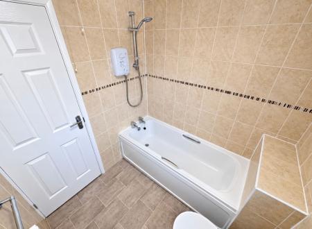 2 bedroom Terraced House to let in Glen Way, Coalville, LE67