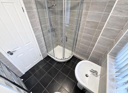 3 bedroom Semi-detached house to let in Floret Close, Ravenstone, LE67