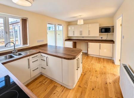 3 bedroom Semi-detached house to let in Floret Close, Ravenstone, LE67