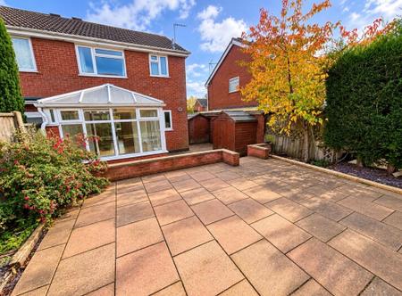 3 bedroom Semi-detached house to let in Floret Close, Ravenstone, LE67