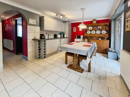 3 bedroom Semi-detached house for sale in Arnold Avenue, Gonerby Hill Foot, Grantham, NG31