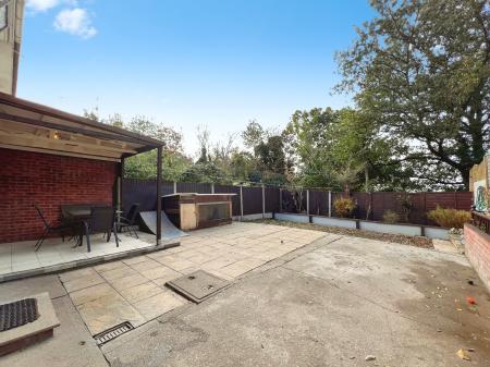 3 bedroom Semi-detached house for sale in Arnold Avenue, Gonerby Hill Foot, Grantham, NG31