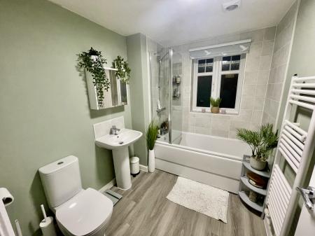 3 bedroom Semi-detached house for sale in Arundel Drive, Grantham, NG31