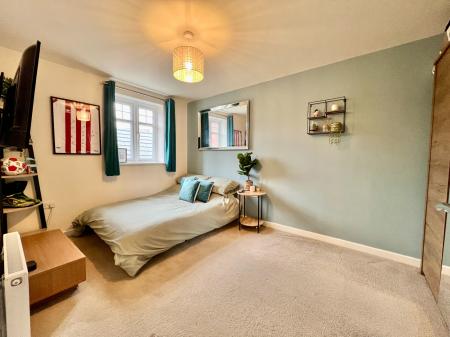 3 bedroom Semi-detached house for sale in Arundel Drive, Grantham, NG31