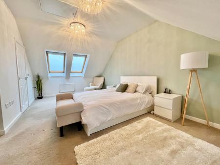 3 bedroom Semi-detached house for sale in Arundel Drive, Grantham, NG31