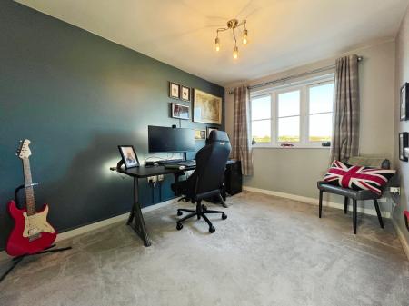 4 bedroom Detached house for sale in Balmoral Drive, Grantham, NG31