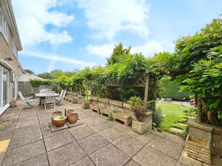 4 bedroom Detached house for sale in Barrowby Road, Grantham, NG31