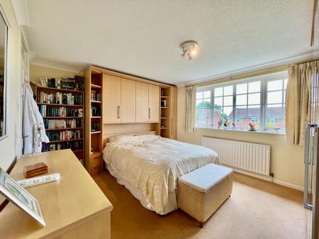 4 bedroom Detached house for sale in Barrowby Road, Grantham, NG31