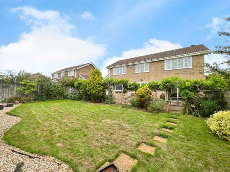 4 bedroom Detached house for sale in Barrowby Road, Grantham, NG31