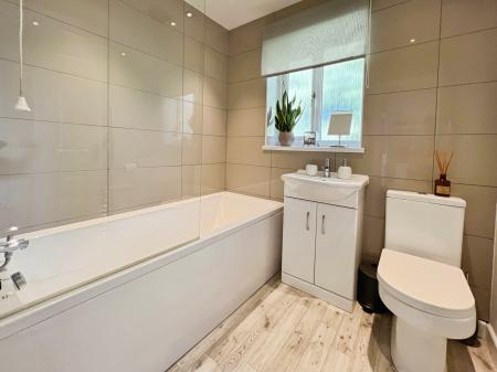 3 bedroom Detached house for sale in Baysdale Grove, Grantham, NG31