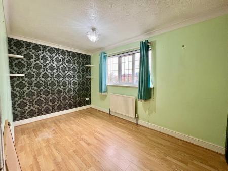 4 bedroom Detached house for sale in Bennington Close, Long Bennington, Newark, NG23