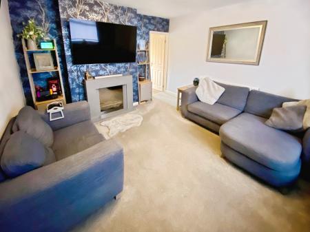 3 bedroom Semi-detached house for sale in Brittain Drive, Grantham, NG31