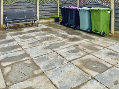 3 bedroom Semi-detached house for sale in Brittain Drive, Grantham, NG31