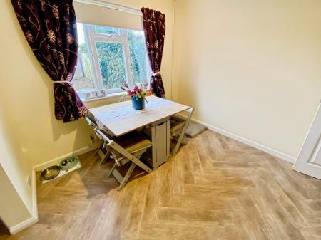 3 bedroom Semi-detached house for sale in Brittain Drive, Grantham, NG31