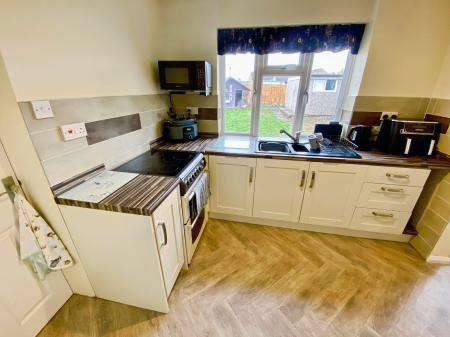 3 bedroom Semi-detached house for sale in Brittain Drive, Grantham, NG31