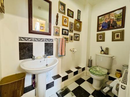 4 bedroom Detached house for sale in Cold Harbour Lane, Grantham, NG31