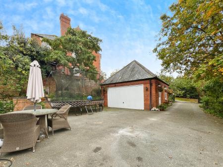 4 bedroom Detached house for sale in Cold Harbour Lane, Grantham, NG31