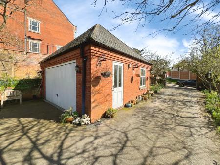 4 bedroom Detached house for sale in Cold Harbour Lane, Grantham, NG31