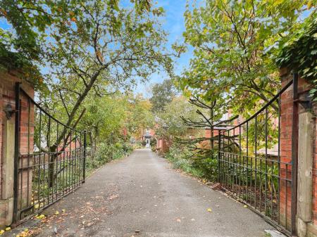 4 bedroom Detached house for sale in Cold Harbour Lane, Grantham, NG31