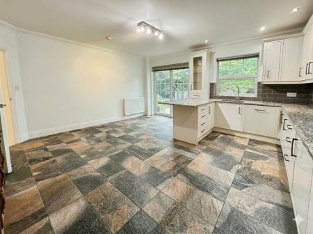 4 bedroom Detached house for sale in Cold Harbour Lane, Grantham, NG31