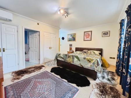 4 bedroom Detached house for sale in Cold Harbour Lane, Grantham, NG31