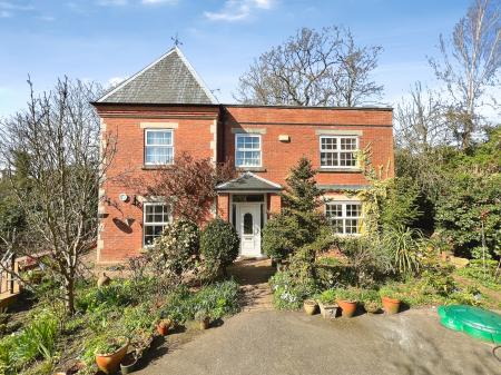 4 bedroom Detached house for sale in Cold Harbour Lane, Grantham, NG31