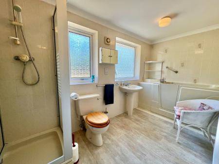 3 bedroom Bungalow for sale in Croft Drive, Grantham, NG31