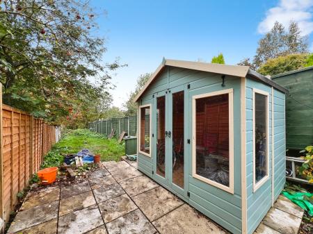 4 bedroom Terraced House for sale in Dudley Road, Grantham, NG31