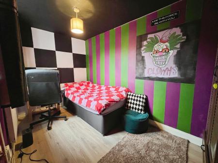 4 bedroom Terraced House for sale in Dudley Road, Grantham, NG31