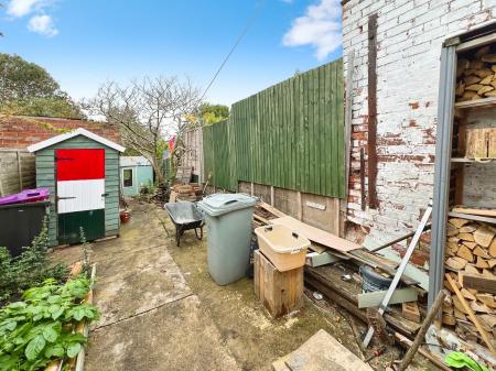 4 bedroom Terraced House for sale in Dudley Road, Grantham, NG31