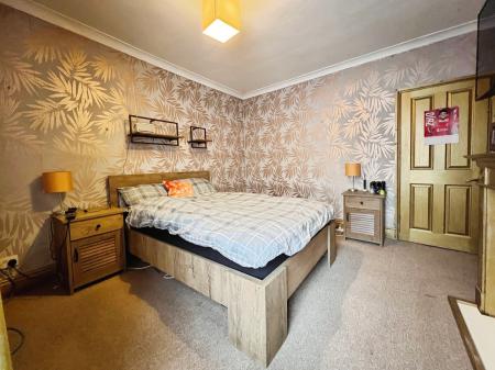 4 bedroom Terraced House for sale in Dudley Road, Grantham, NG31