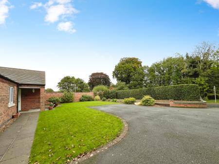 4 bedroom Bungalow for sale in Ermine Street, Ancaster, Grantham, NG32
