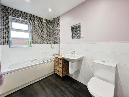 4 bedroom Bungalow for sale in Ermine Street, Ancaster, Grantham, NG32