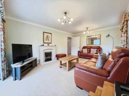 4 bedroom Bungalow for sale in Ermine Street, Ancaster, Grantham, NG32