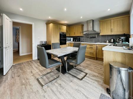 4 bedroom Bungalow for sale in Ermine Street, Ancaster, Grantham, NG32