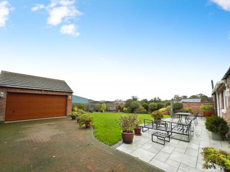 4 bedroom Bungalow for sale in Ermine Street, Ancaster, Grantham, NG32