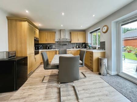 4 bedroom Bungalow for sale in Ermine Street, Ancaster, Grantham, NG32