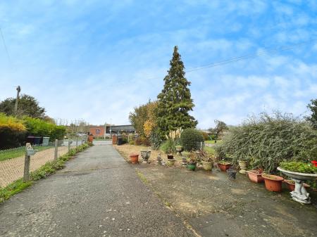 2 bedroom Semi-detached house for sale in Harlaxton Road, Grantham, NG31