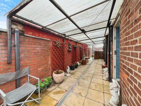 2 bedroom Semi-detached house for sale in Harlaxton Road, Grantham, NG31