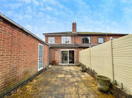 2 bedroom Semi-detached house for sale in Harlaxton Road, Grantham, NG31