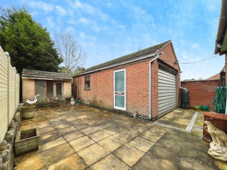 2 bedroom Semi-detached house for sale in Harlaxton Road, Grantham, NG31