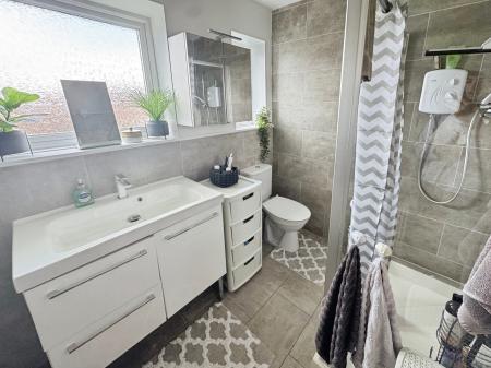 3 bedroom Semi-detached house for sale in Harrowby Lane, Grantham, NG31