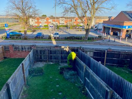 2 bedroom Terraced House for sale in Hathersage Close, Grantham, NG31