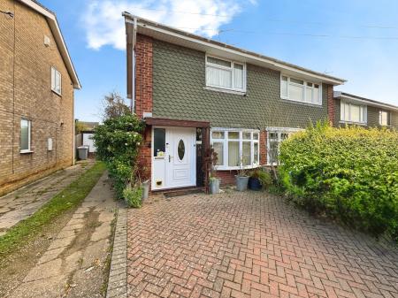 3 bedroom Semi-detached house for sale in Hillingford Way, Grantham, NG31