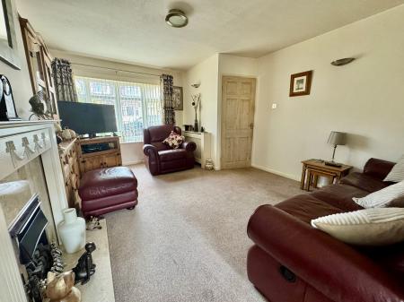 3 bedroom Semi-detached house for sale in Hillingford Way, Grantham, NG31