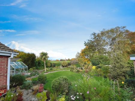 3 bedroom Bungalow for sale in Longcliffe Road, Grantham, NG31