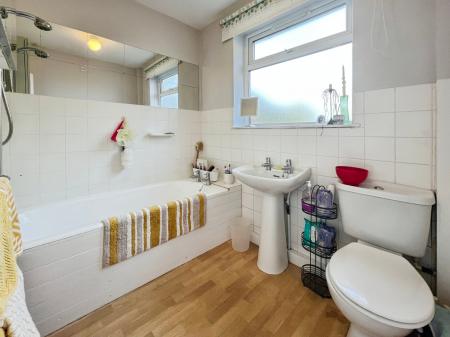 3 bedroom Bungalow for sale in Longcliffe Road, Grantham, NG31